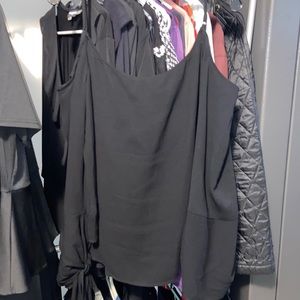 BCBGMAXAZRIA BLACK BLOUSE